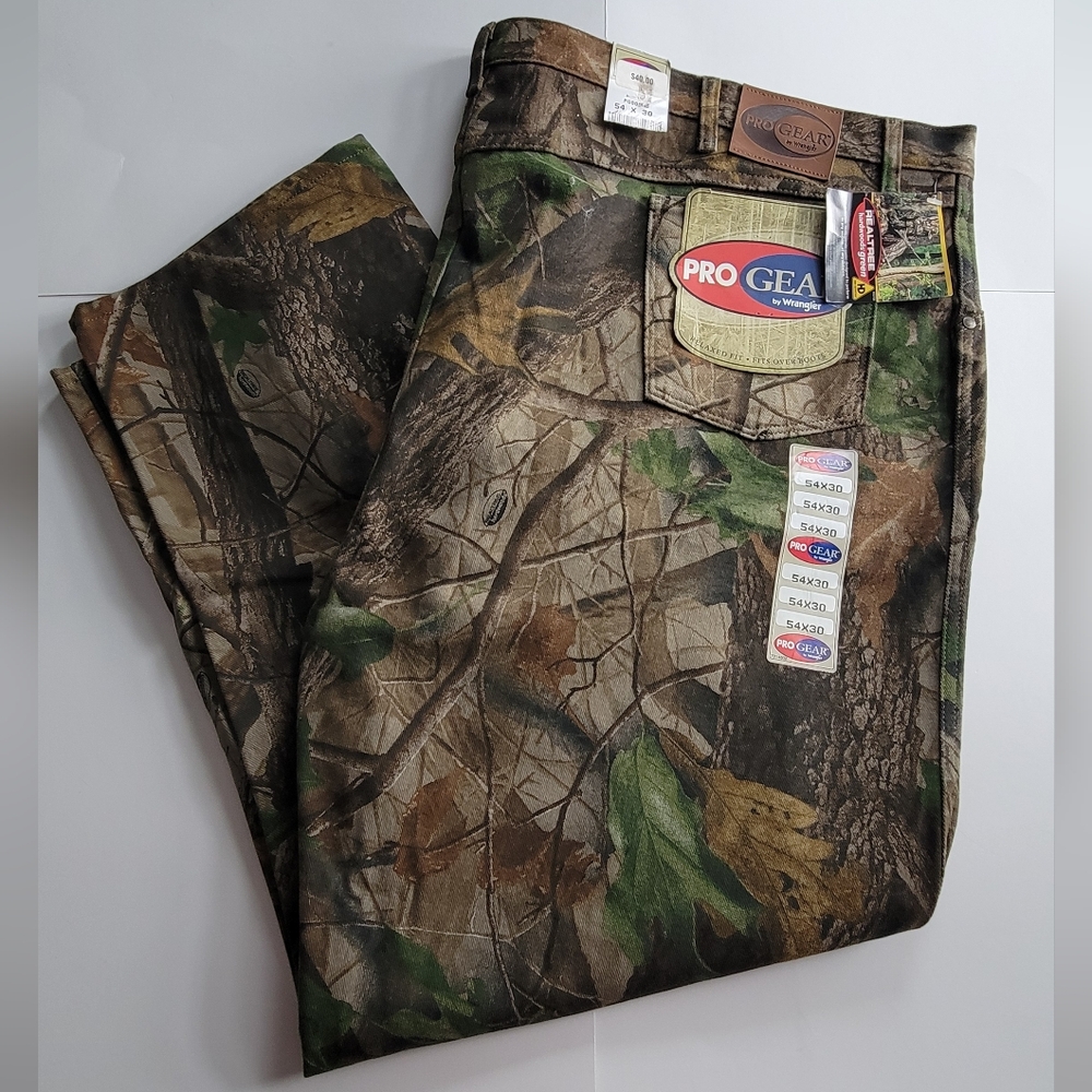 NWT - Pro Gear by Wrangler. Vintage Men;s Camo Hunting Pants. Size 54/30.